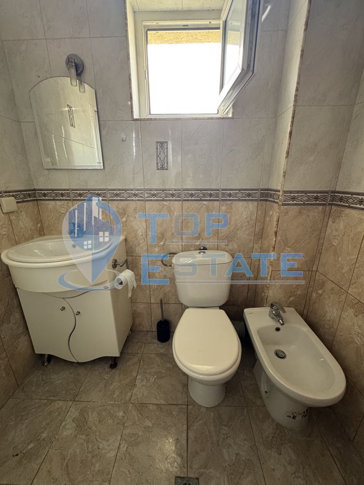 Тристаен, обзаведен, ремонтиран апартамент под наем в центъра на град Велико Търново - 0