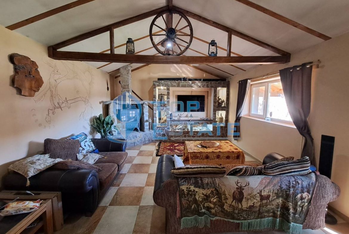 Двуетажна къща след ремонт с голям двор в село Горна Липница, област Велико Търново - 0