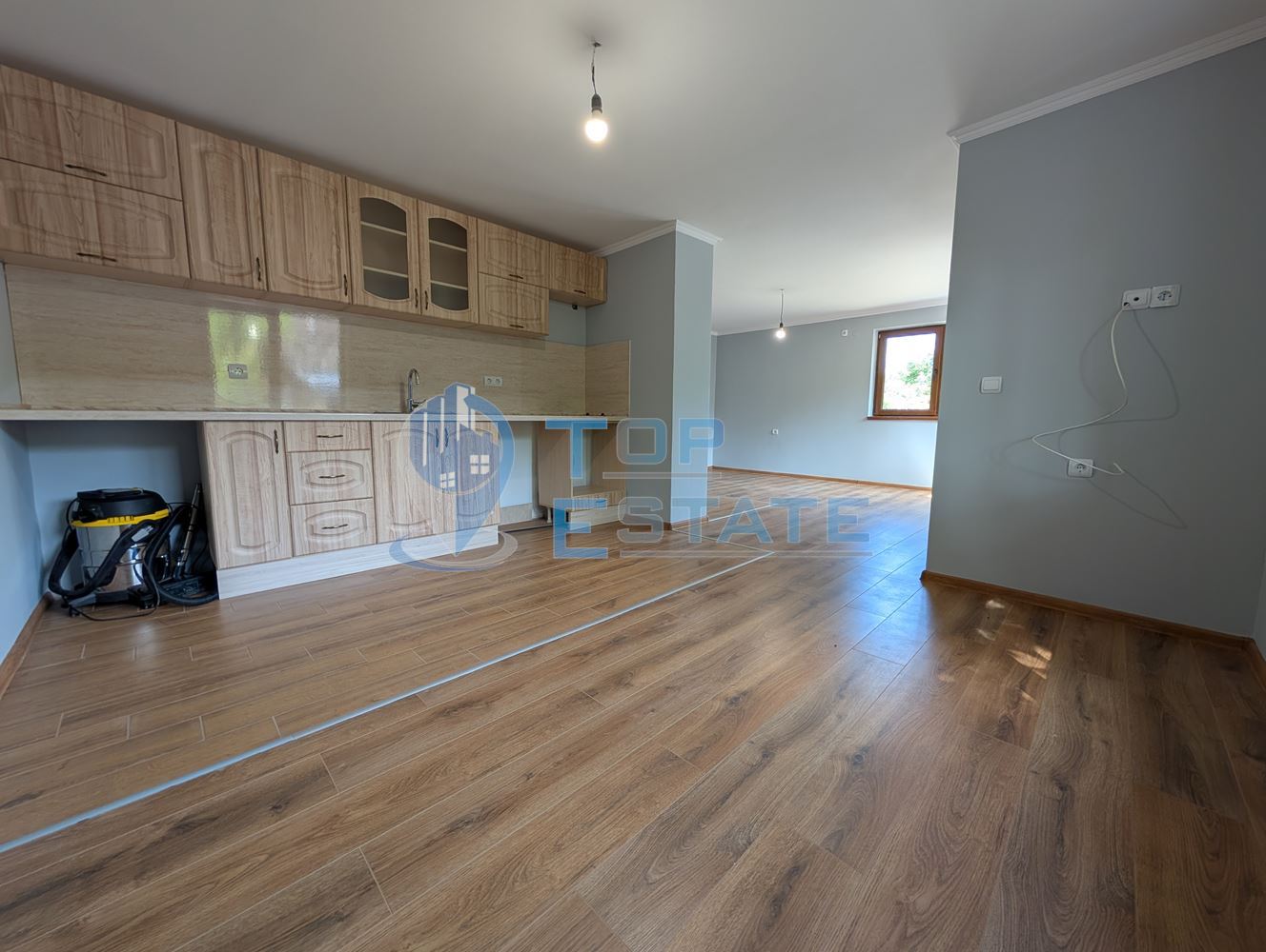 Едноетажна реновирана тухлена къща с голям двор в село Русаля - 0