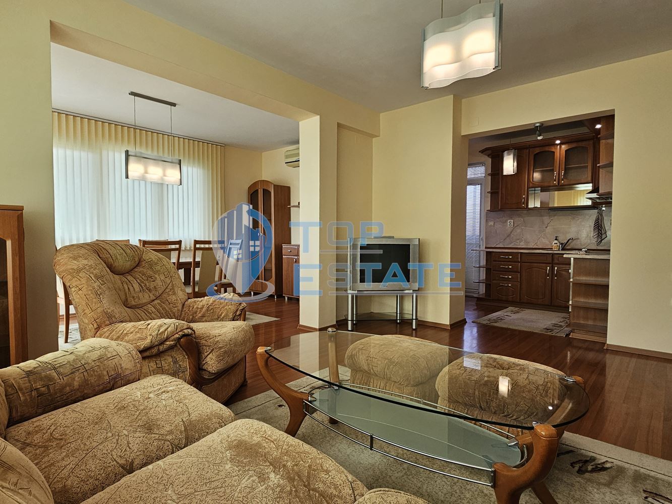 Многостаен, обзаведен апартамент в широкия център в град Велико Търново - 0