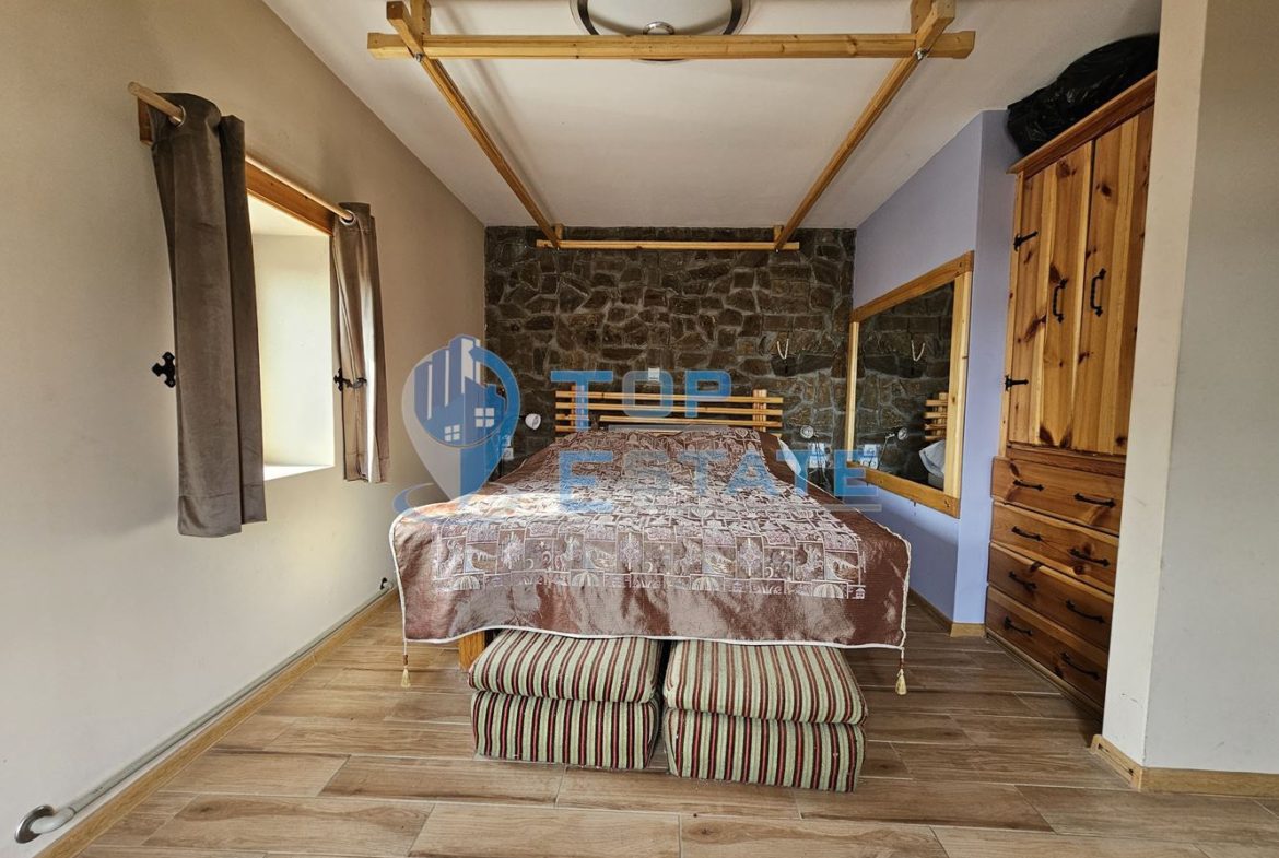 Двуетажна къща след ремонт с голям двор в село Горна Липница, област Велико Търново - 0