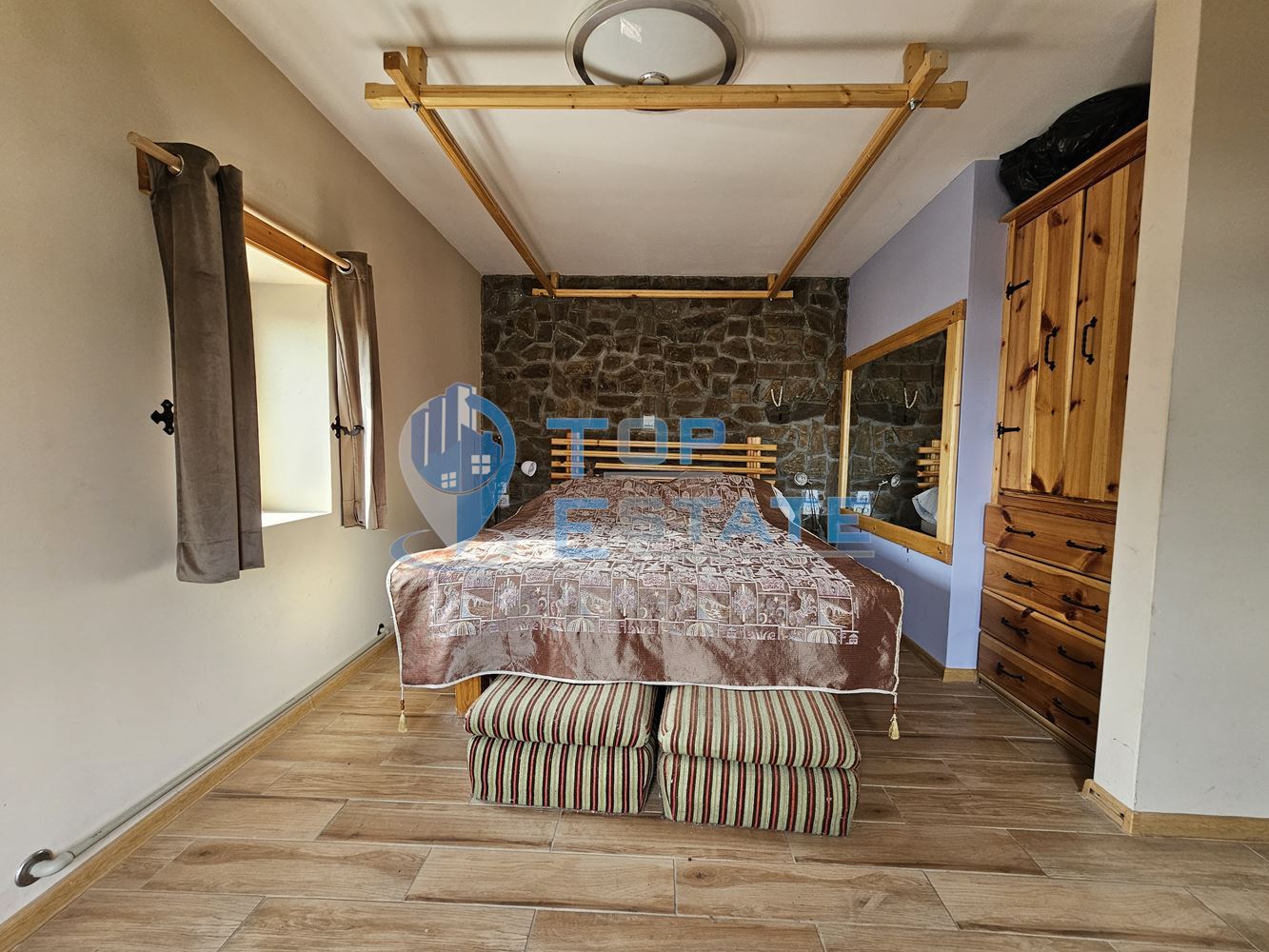 Двуетажна къща след ремонт с голям двор в село Горна Липница, област Велико Търново - 0