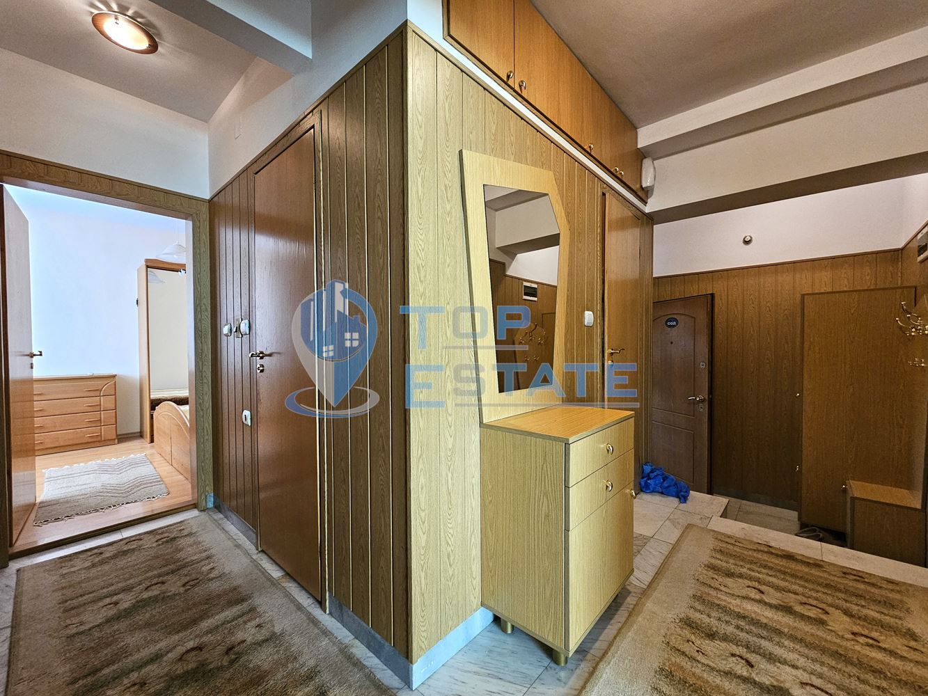 Многостаен, обзаведен апартамент в широкия център в град Велико Търново - 0