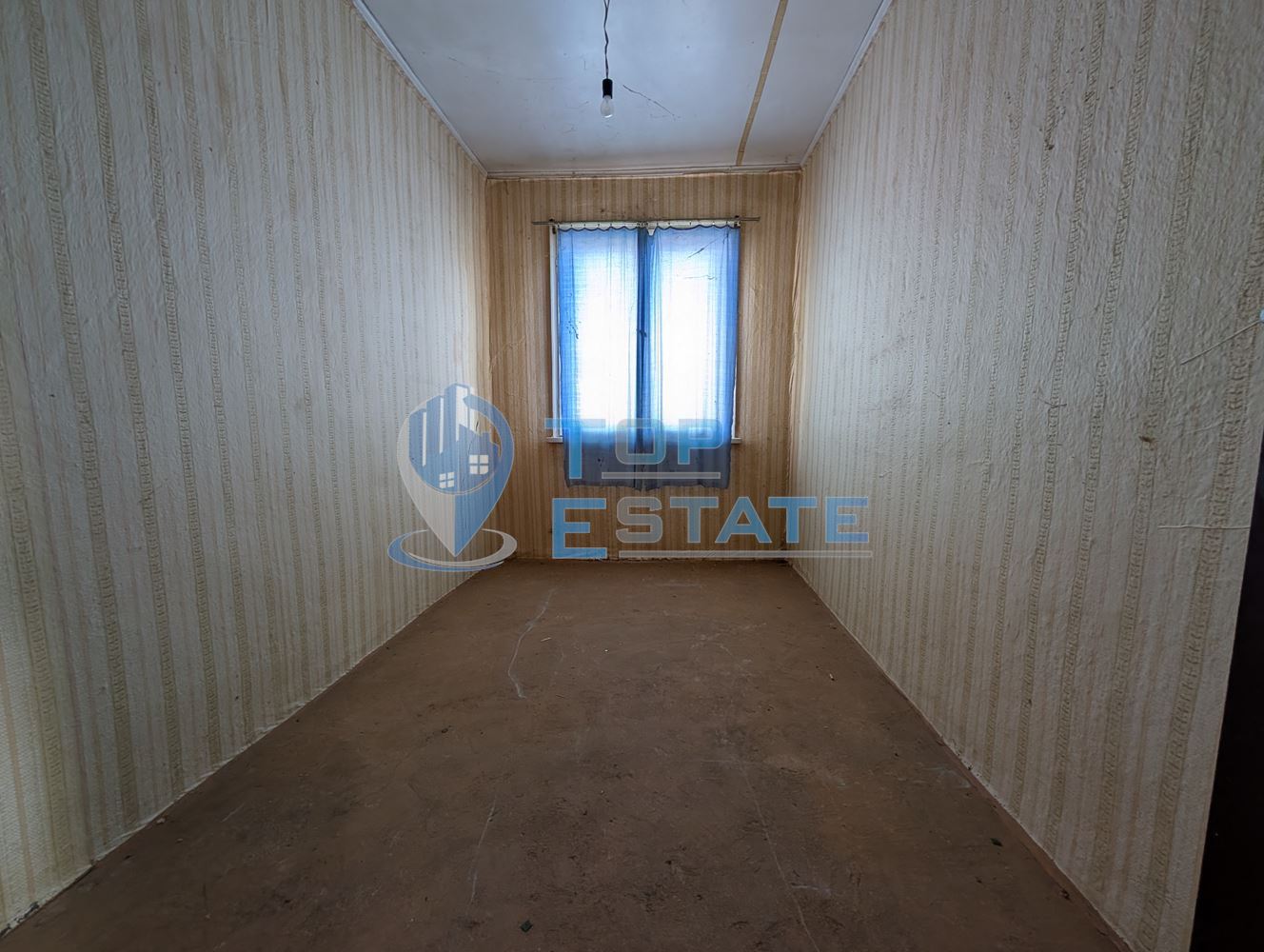 Едноетажна тухлена къща с гараж и кладенец в село Правда - 0