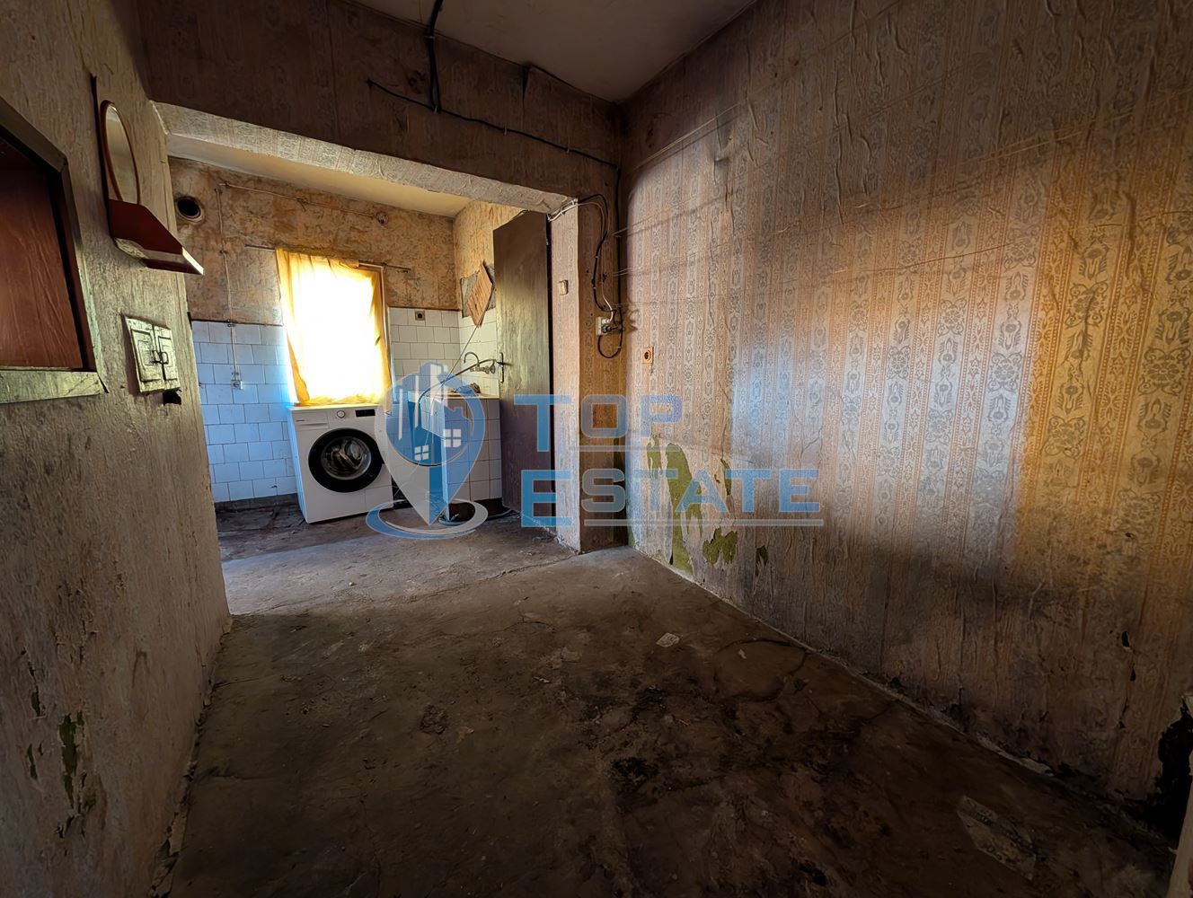 Едноетажна тухлена къща с гараж и кладенец в село Правда - 0