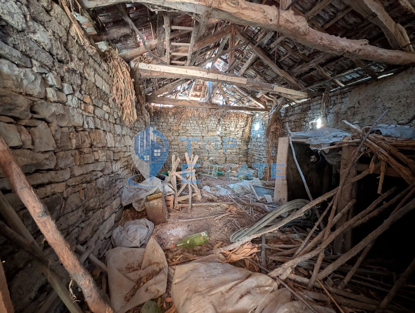 Парцел със стара двуетажна къща в село Ново село - 0