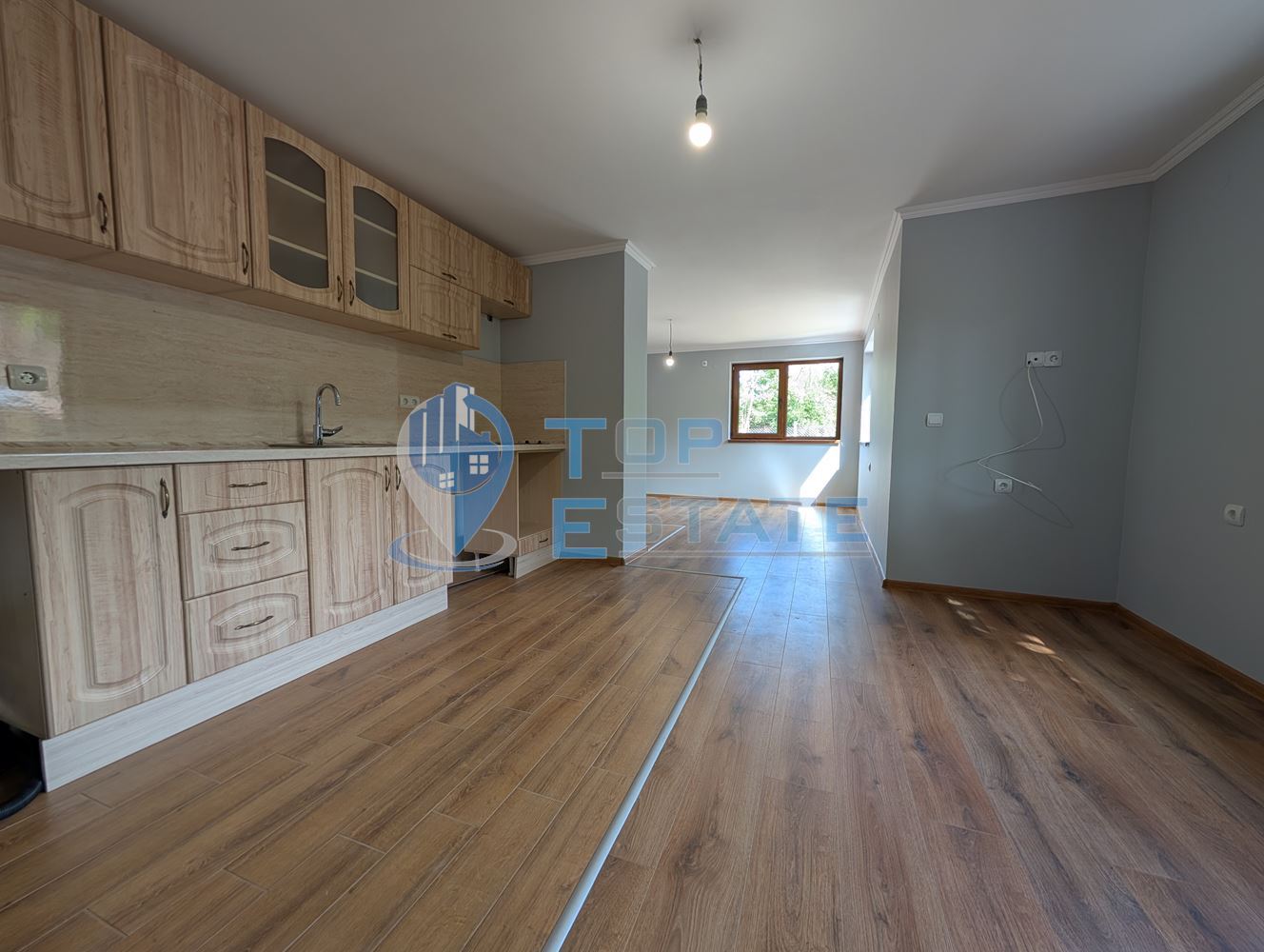 Едноетажна реновирана тухлена къща с голям двор в село Русаля - 0