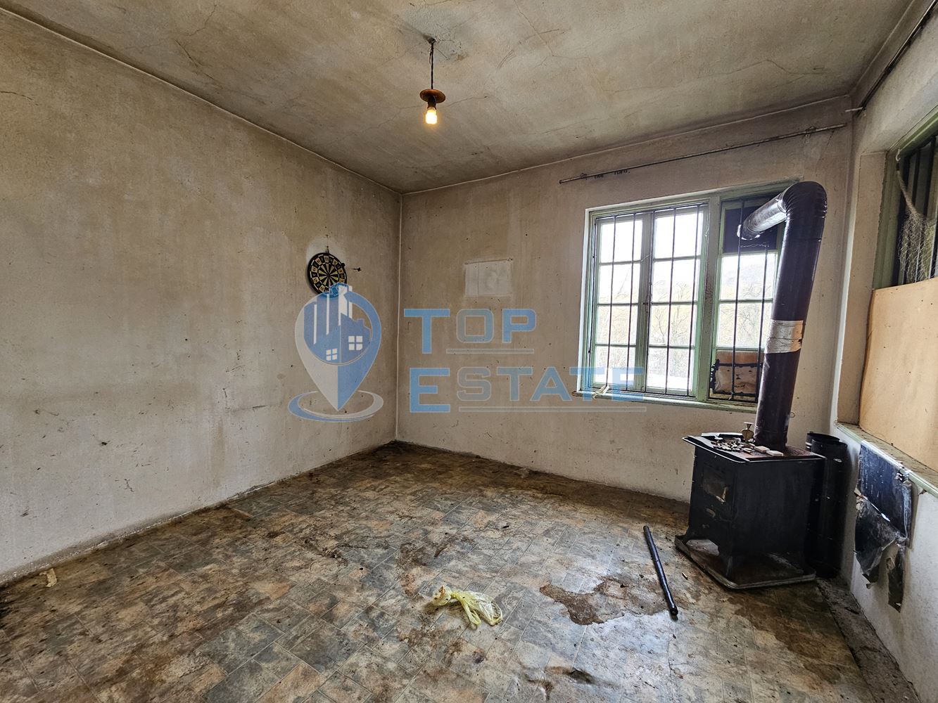 Едноетажна къща близо до река с голям двор в село Росно, област Велико Търново - 0