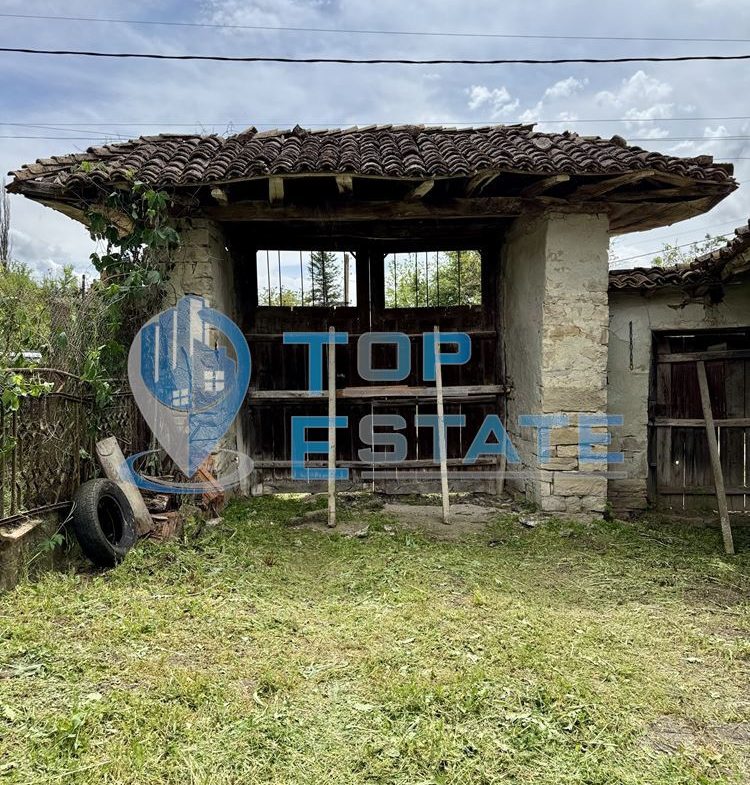 Къща с кладенец и голям двор в село Сушица, област Велико Търново - 0