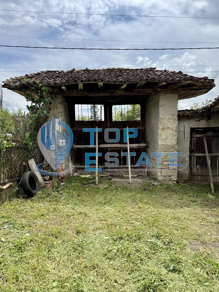 Къща с кладенец и голям двор в село Сушица, област Велико Търново - 0