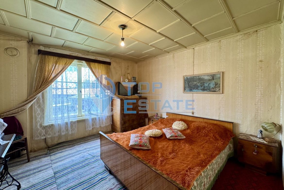 Къща с кладенец и голям двор в село Сушица, област Велико Търново - 0