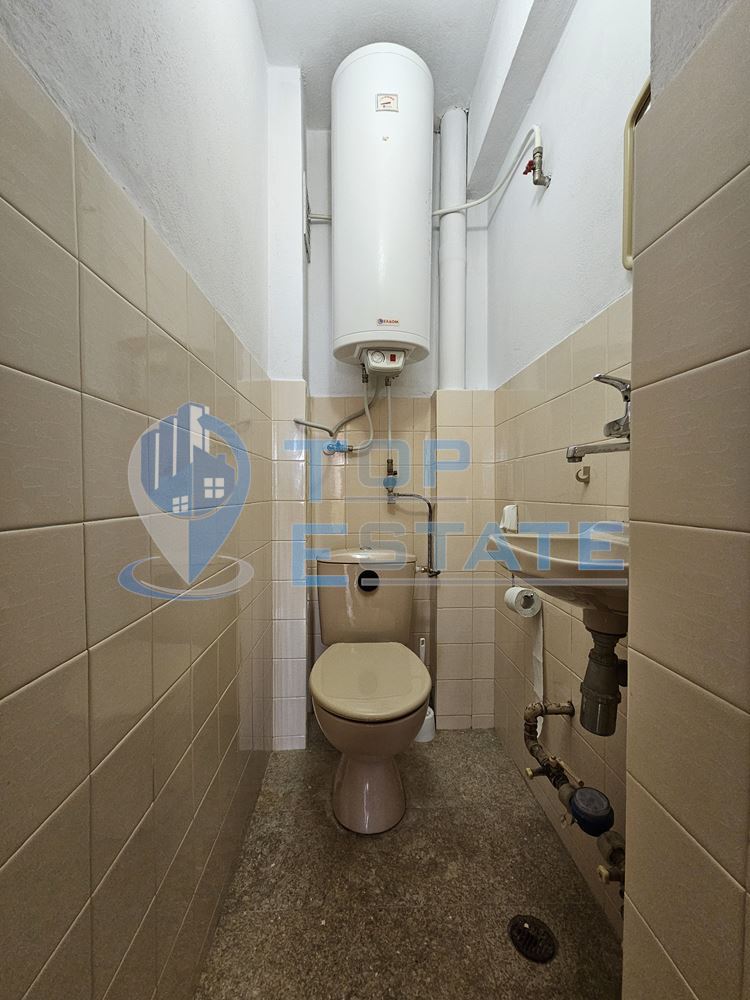 Многостаен, обзаведен апартамент в широкия център в град Велико Търново - 0