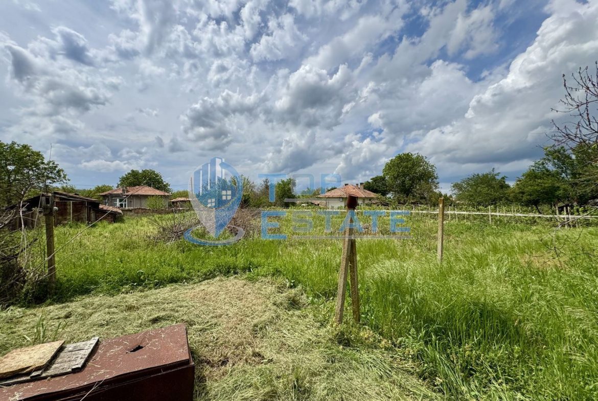 Къща с кладенец и голям двор в село Сушица, област Велико Търново - 0