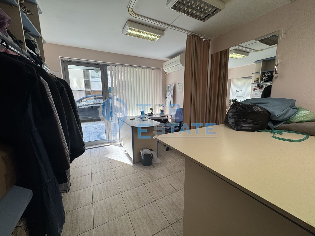 Офис помещение на комуникативно място в кв. Колю Фичето, гр. Велико Търново - 0