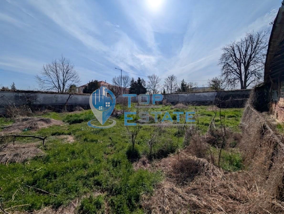 Просторна двуетажна къща в центъра на село Драгижево - 0