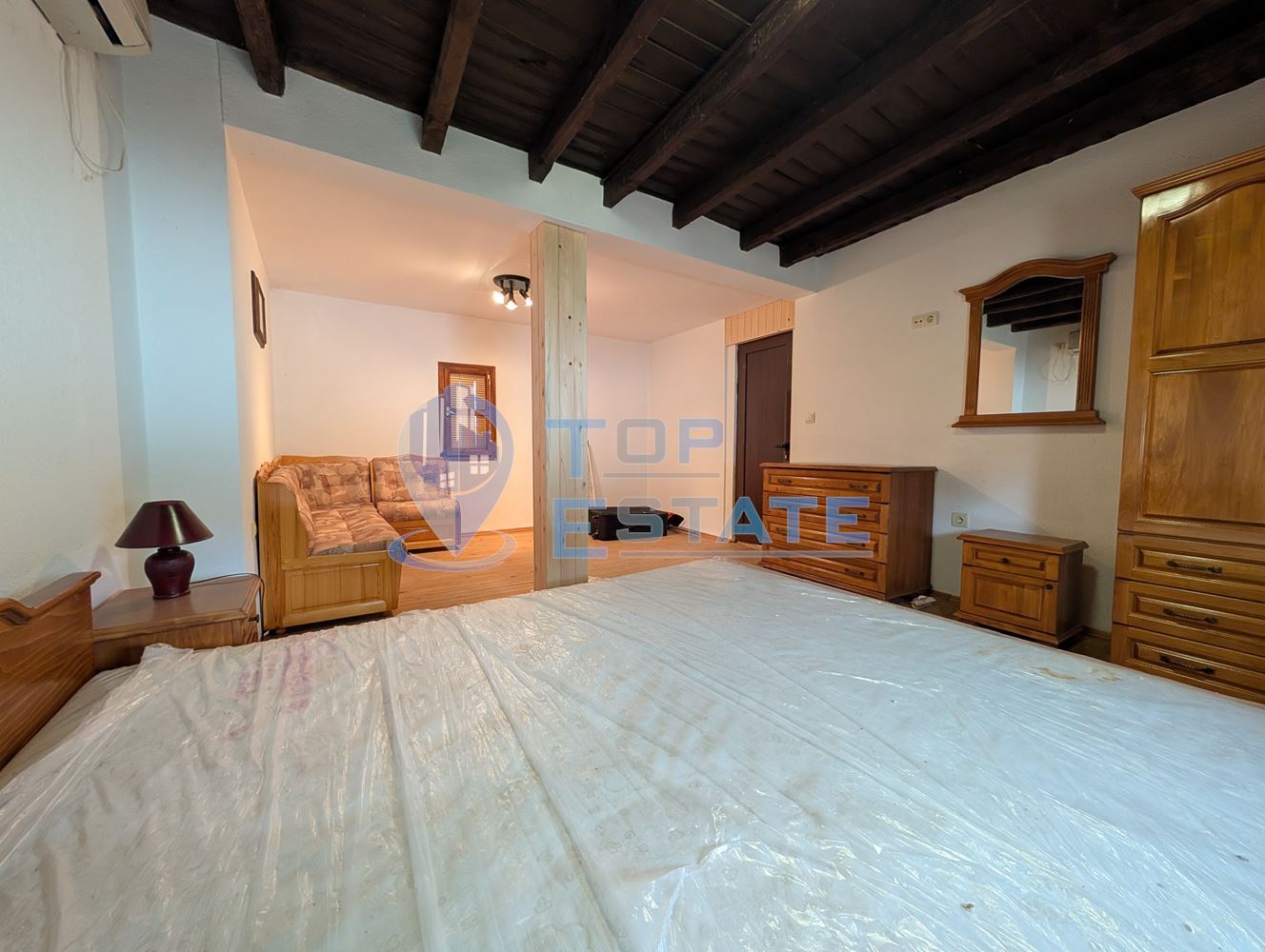 Двуетажна къща във възрожденски стил с кладенец в село Драгижево - 0