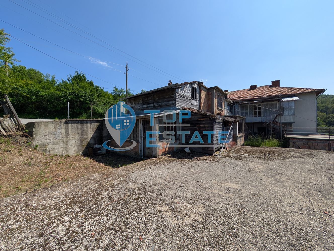 Парцел с къща, гараж и панорамна гледка в град Плачковци - 0