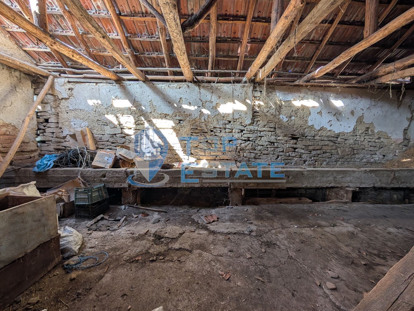 Просторна двуетажна къща в центъра на село Драгижево - 0