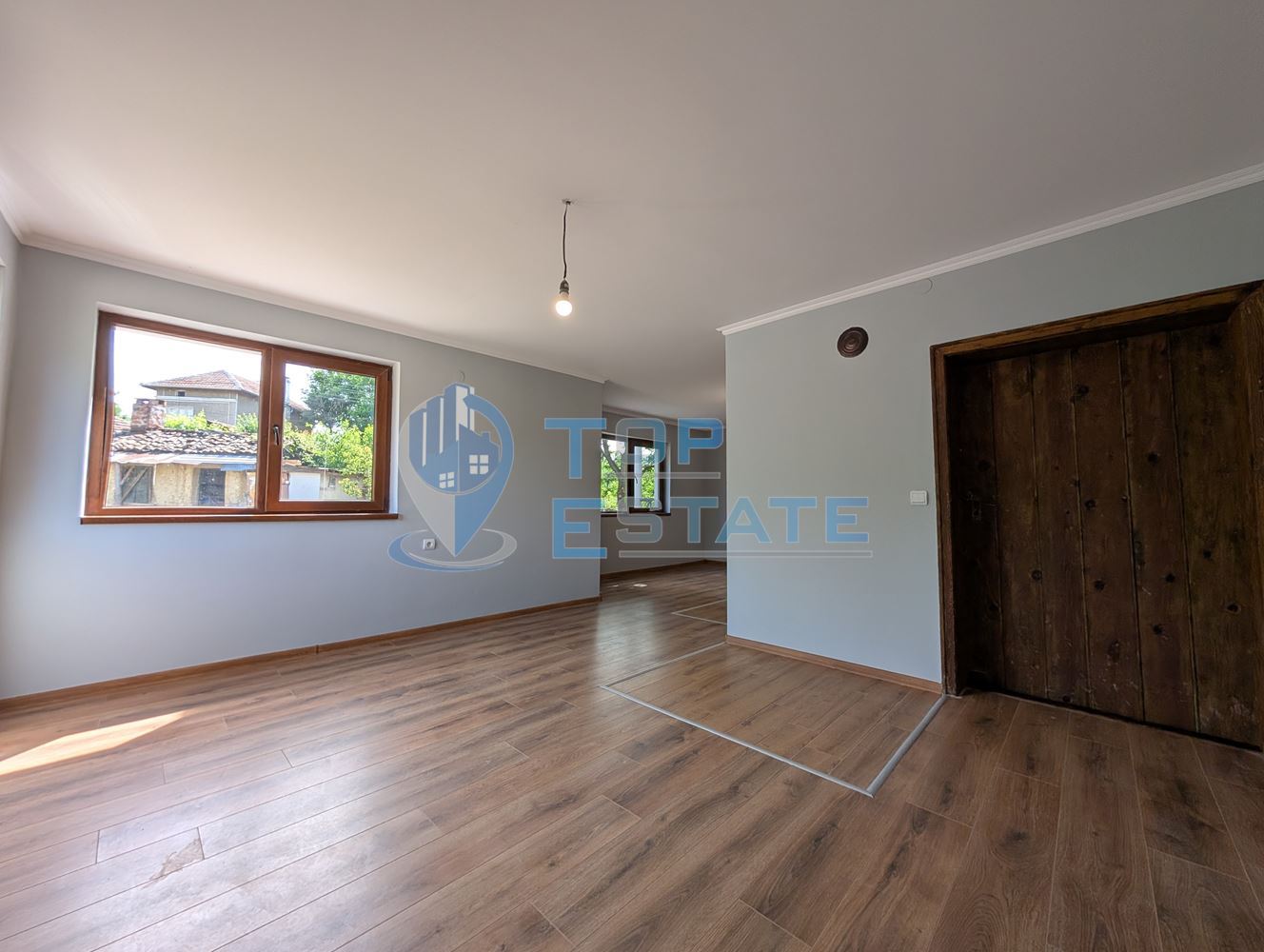 Едноетажна реновирана тухлена къща с голям двор в село Русаля - 0