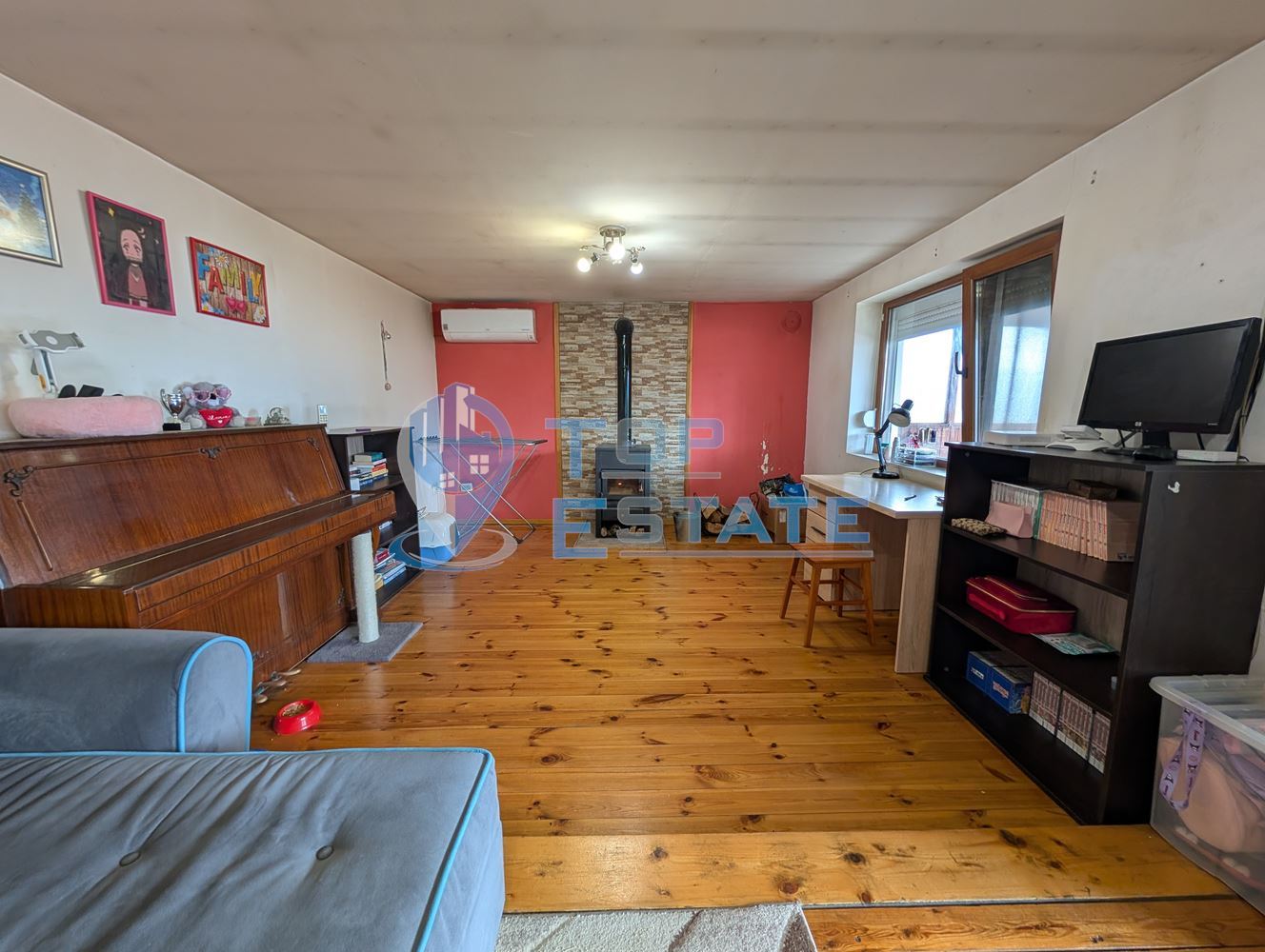 Тухлена къща с гараж и голям двор в село Раданово - 0