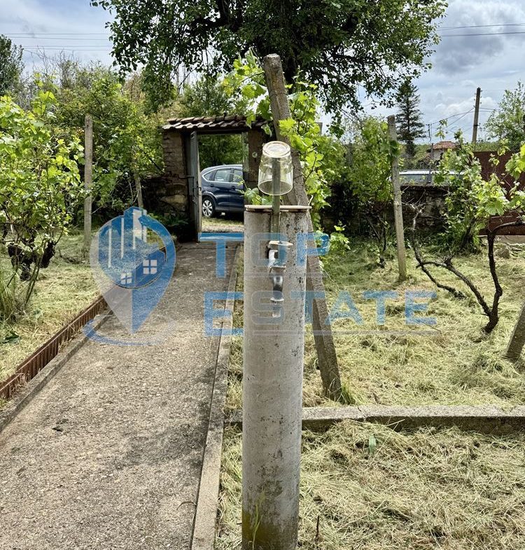 Къща с кладенец и голям двор в село Сушица, област Велико Търново - 0