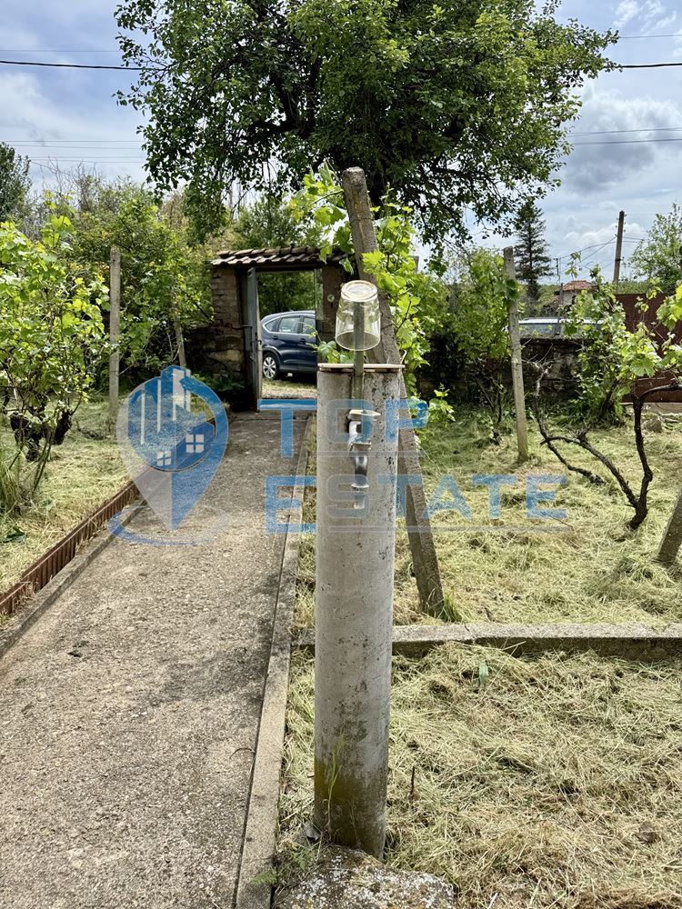 Къща с кладенец и голям двор в село Сушица, област Велико Търново - 0