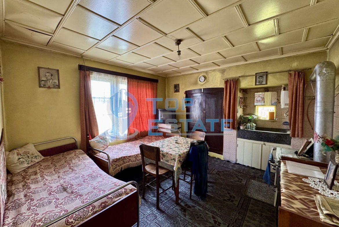 Къща с кладенец и голям двор в село Сушица, област Велико Търново - 0