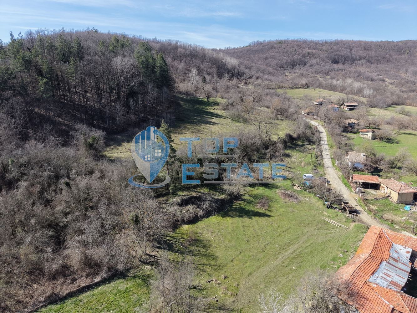 Панорамен парцел с партиди за ток и вода в планинското село Разсоха, област Велико Търново - 0