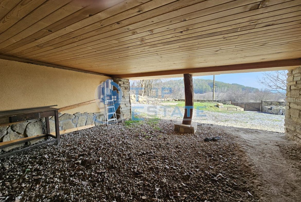 Двуетажна къща след ремонт с голям двор в село Горна Липница, област Велико Търново - 0