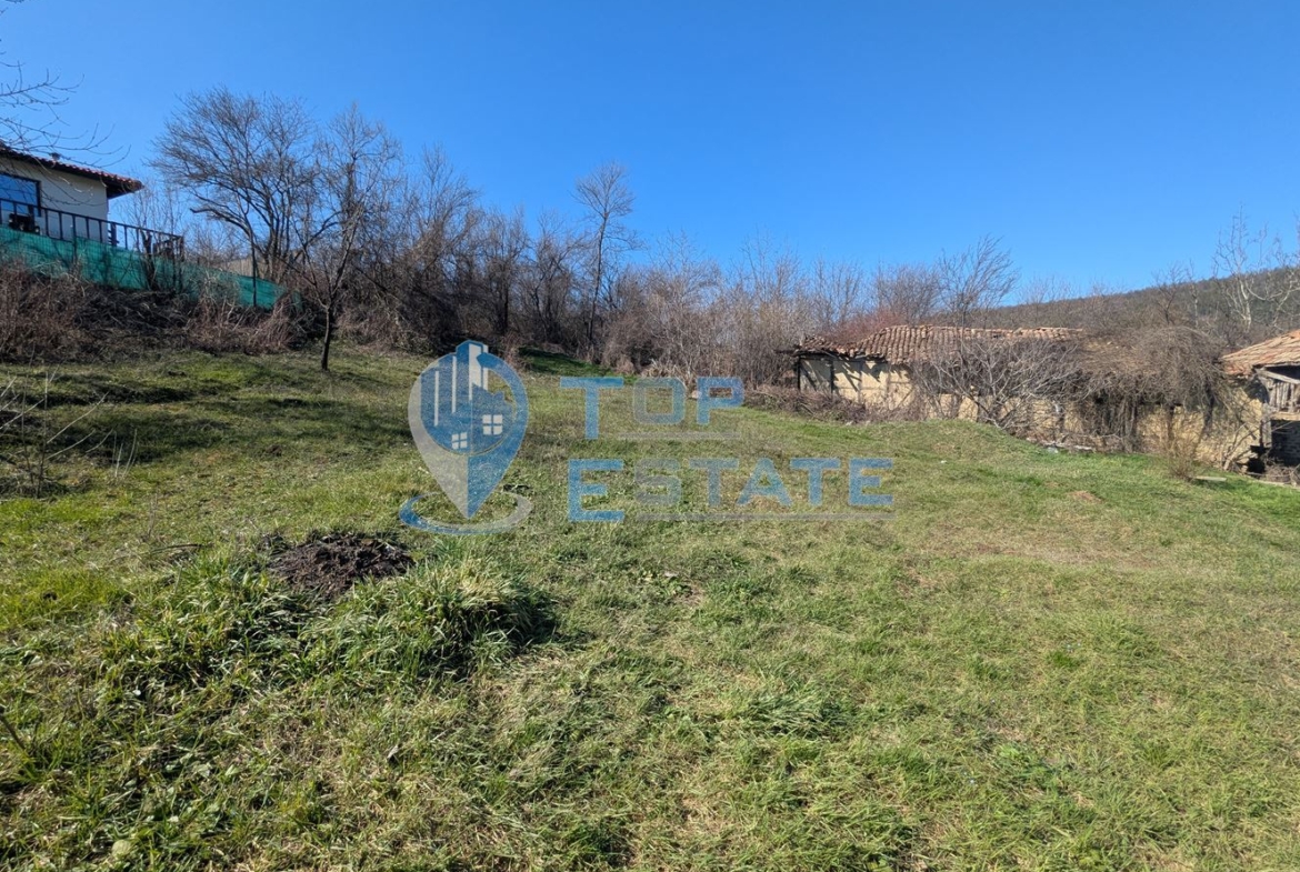 Ремонтирана и готова за нанасяне къща в село Пчелище, област Велико Търново - 0