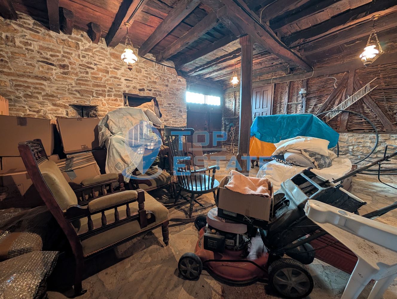 Двуетажна къща във възрожденски стил с кладенец в село Драгижево - 0