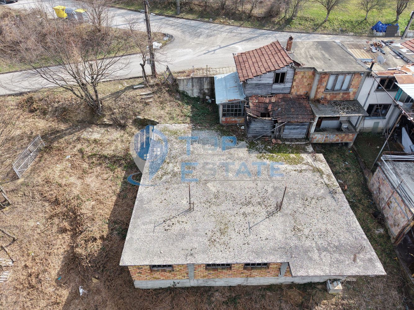 Парцел с къща, гараж и панорамна гледка в град Плачковци-0 Парцел с къща, гараж и панорамна гледка в град Плачковци - 0