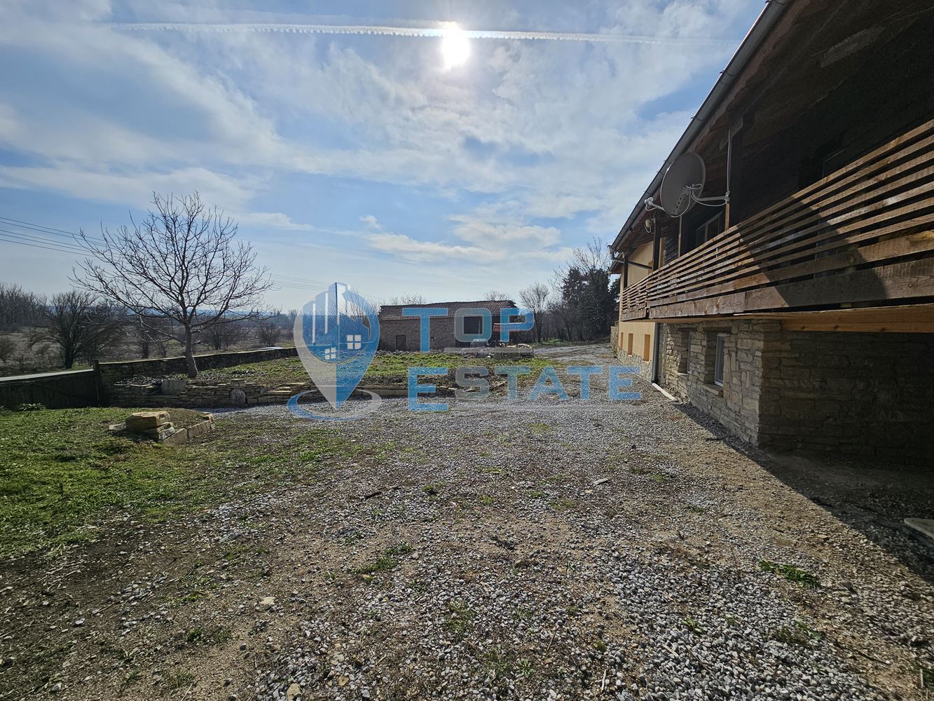 Двуетажна къща след ремонт с голям двор в село Горна Липница, област Велико Търново - 0