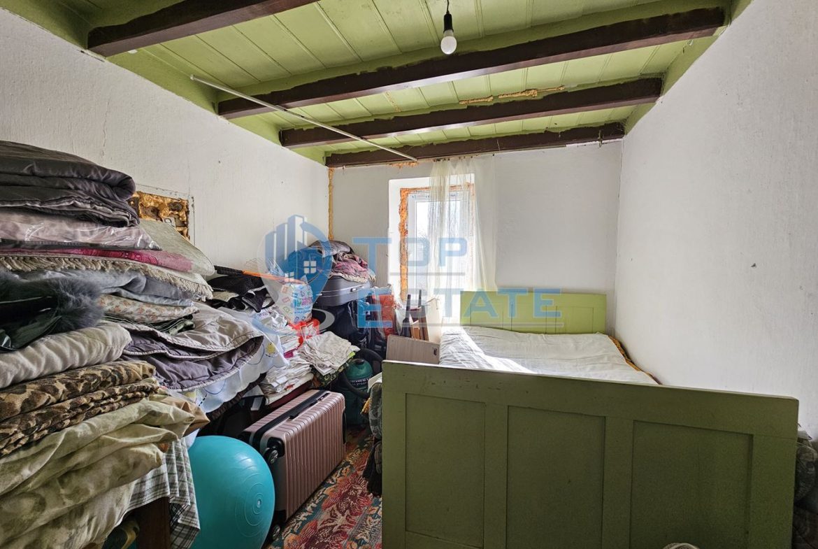 Двуетажна къща с голям двор, кладенец и гараж в село Долна Липница, област Велико Търново - 0