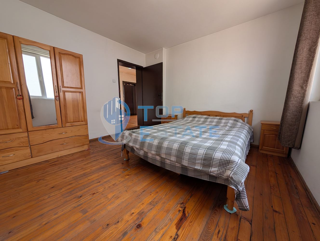 Просторна тухлена къща с кладенец и голям двор в село Раданово - 0