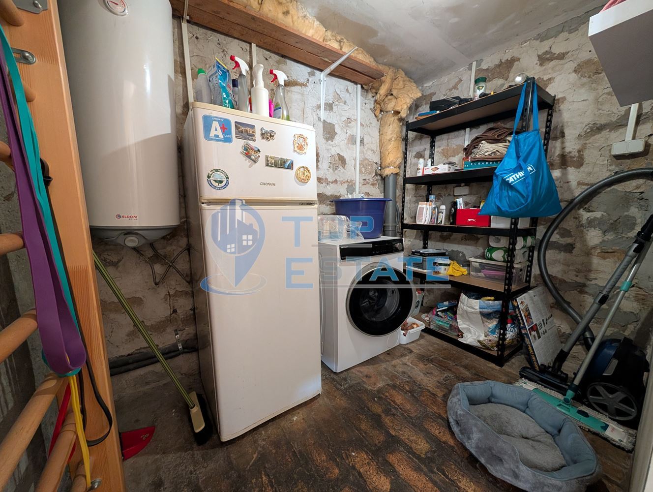 Тухлена къща с гараж и голям двор в село Раданово - 0