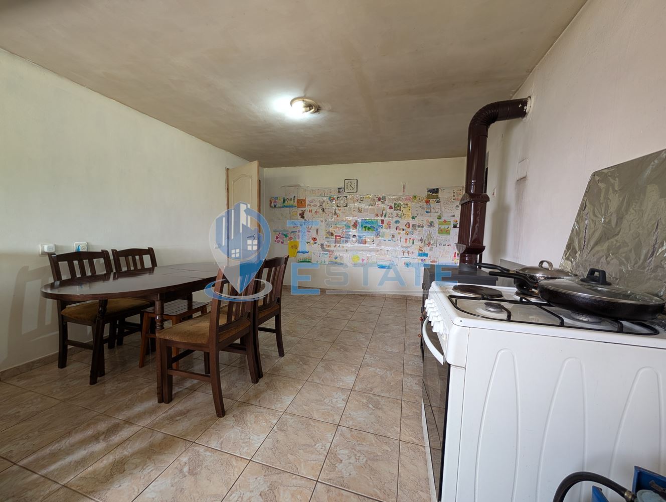 Просторна тухлена къща с кладенец и голям двор в село Раданово - 0