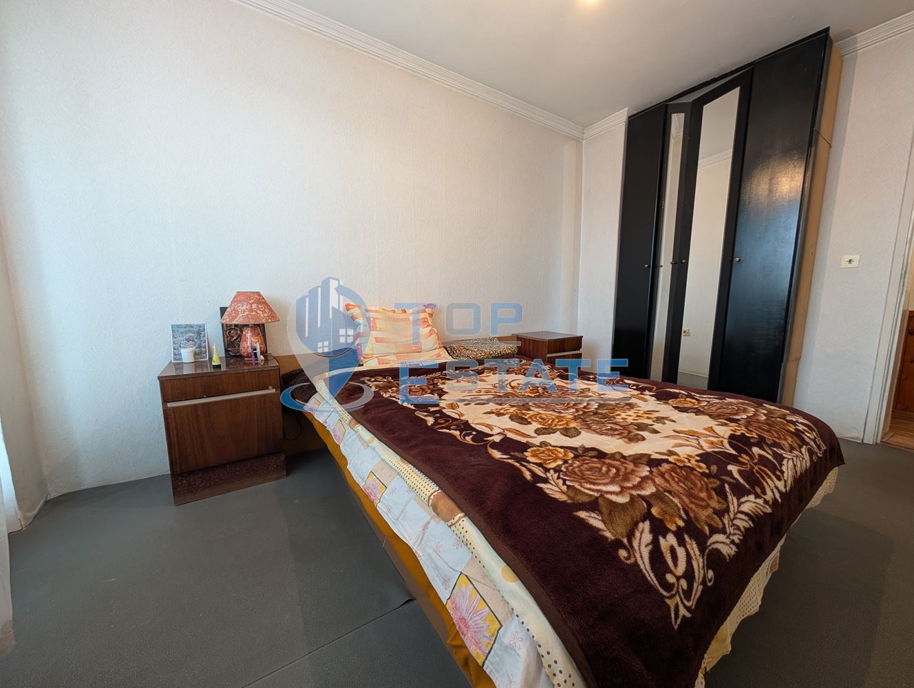 Двуетажна масивна къща в град Стражица - 0