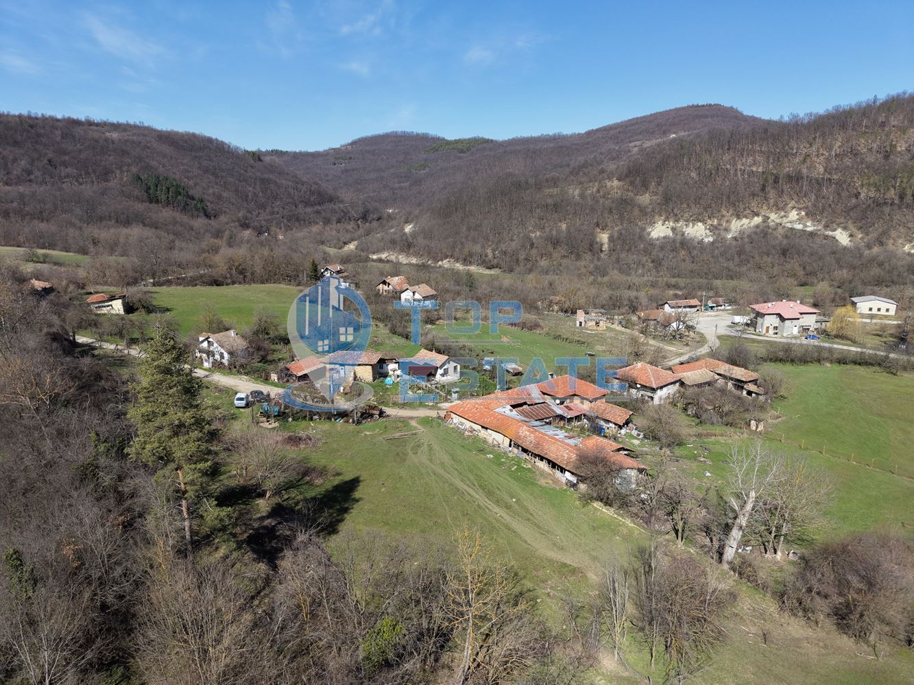 Панорамен парцел с партиди за ток и вода в планинското село Разсоха, област Велико Търново - 0