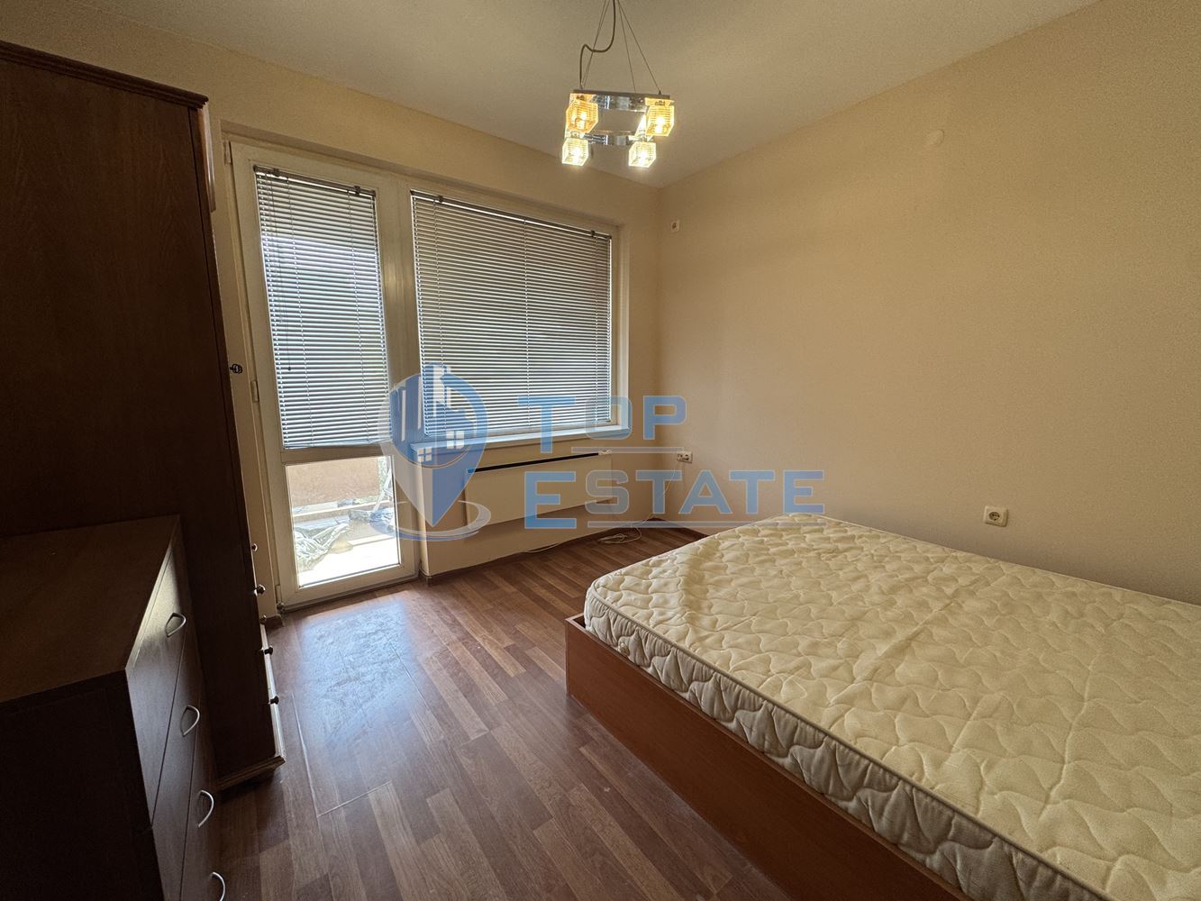 Тристаен, обзаведен, ремонтиран апартамент под наем в центъра на град Велико Търново - 0