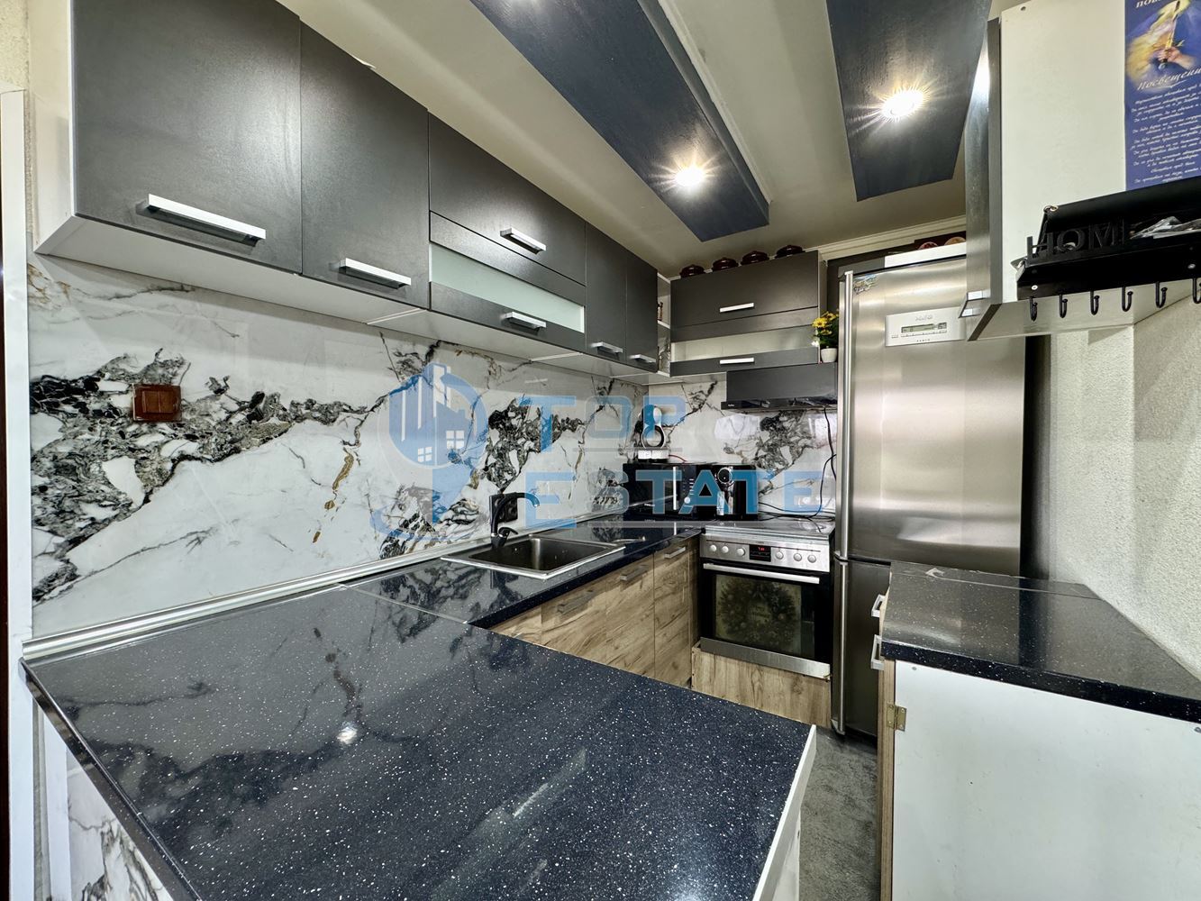 Обзаведена тухлена къща с прекрасен двор в град Полски Тръмбеш, област Велико Търново - 0