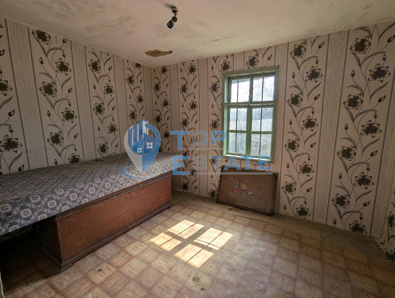 Голям парцел със стара къща и кладенец в с. Благоево, общ. Стражица, обл.В.Търново - 0