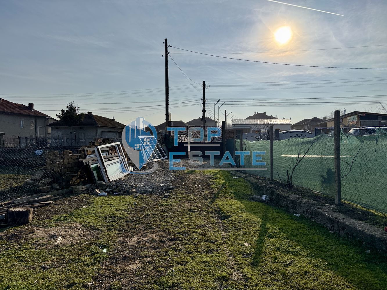 Обзаведена тухлена къща с прекрасен двор в град Полски Тръмбеш, област Велико Търново - 0