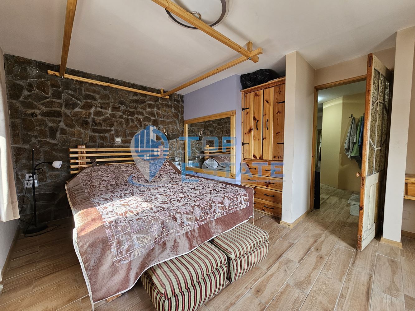 Двуетажна къща след ремонт с голям двор в село Горна Липница, област Велико Търново - 0