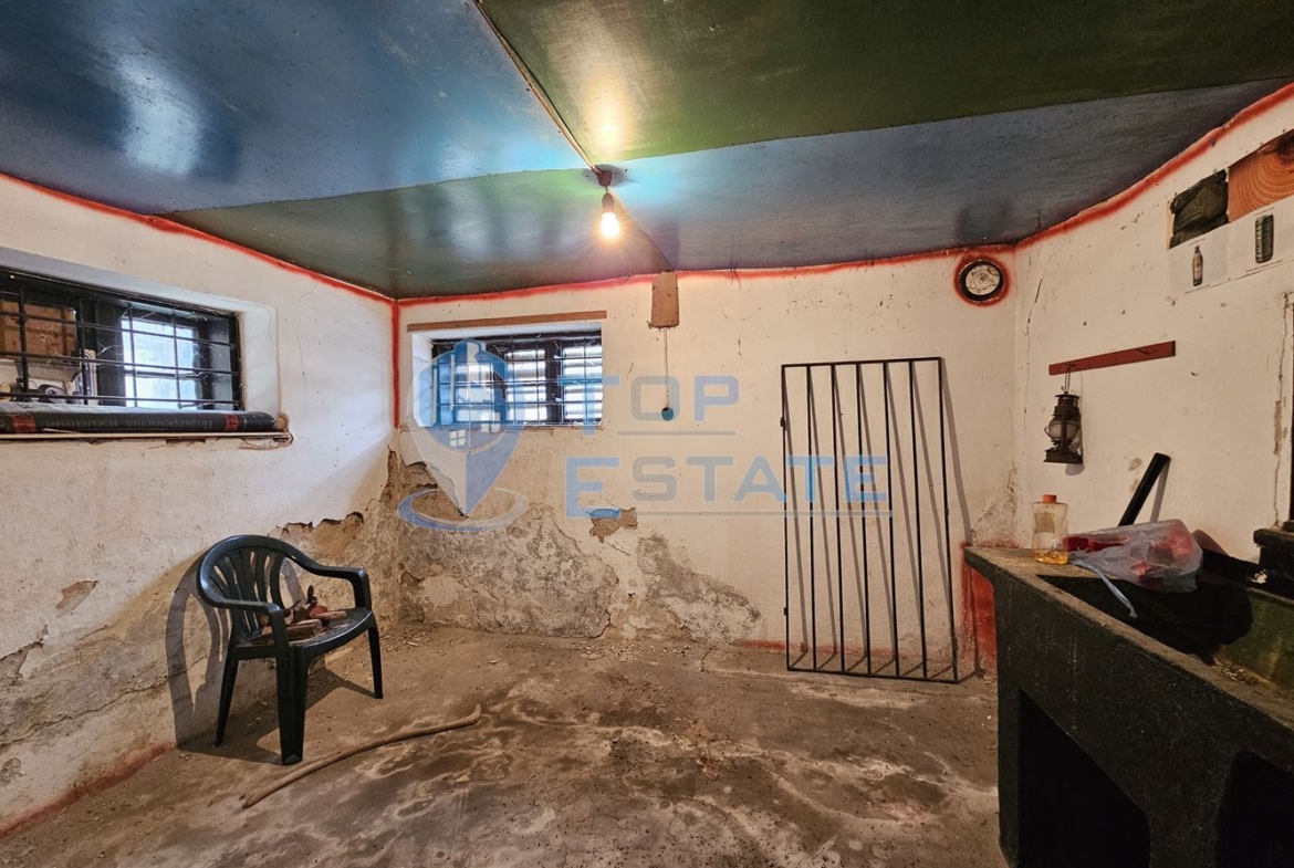 Едноетажна къща близо до река с голям двор в село Росно, област Велико Търново - 0