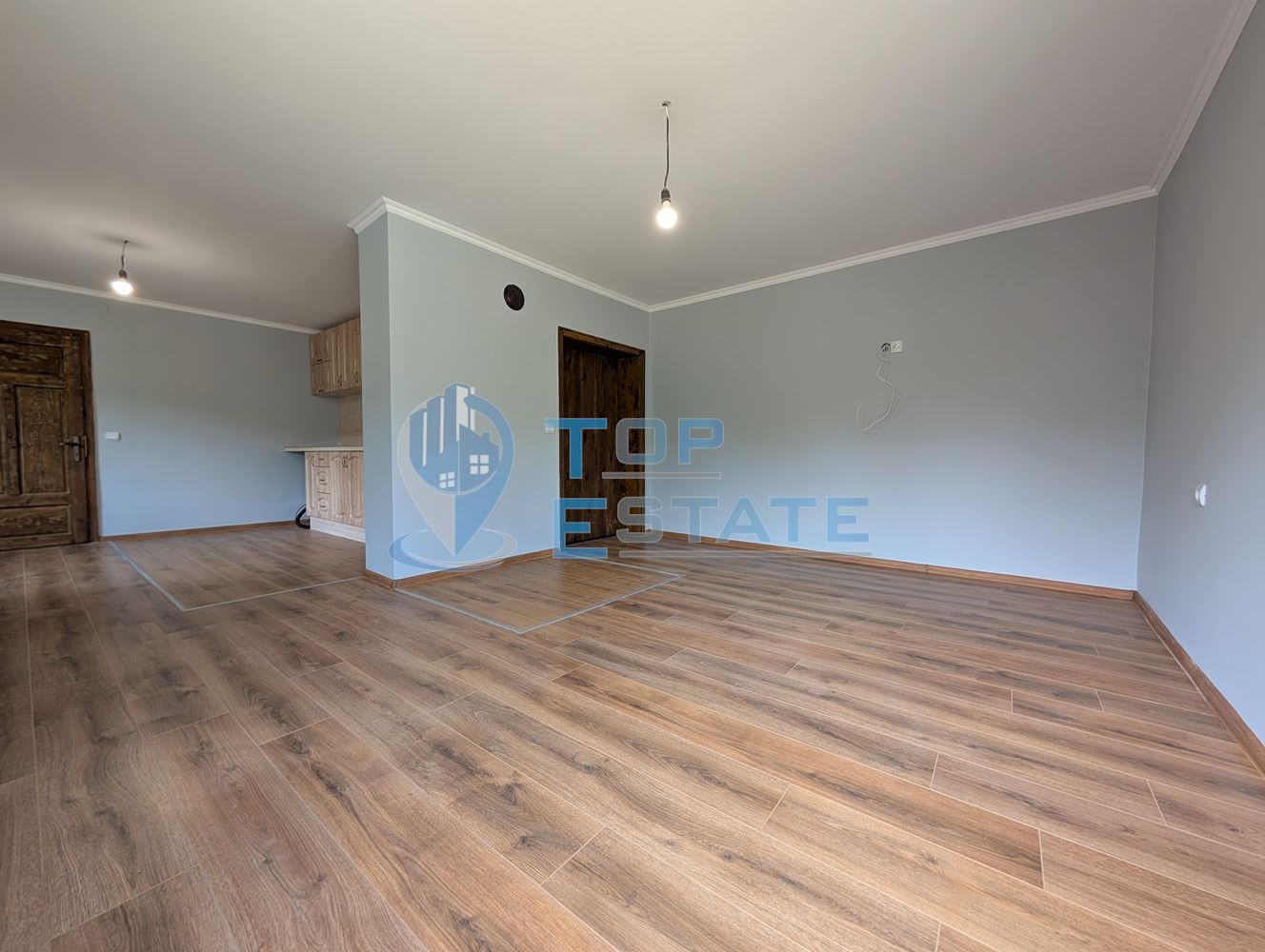 Едноетажна реновирана тухлена къща с голям двор в село Русаля - 0