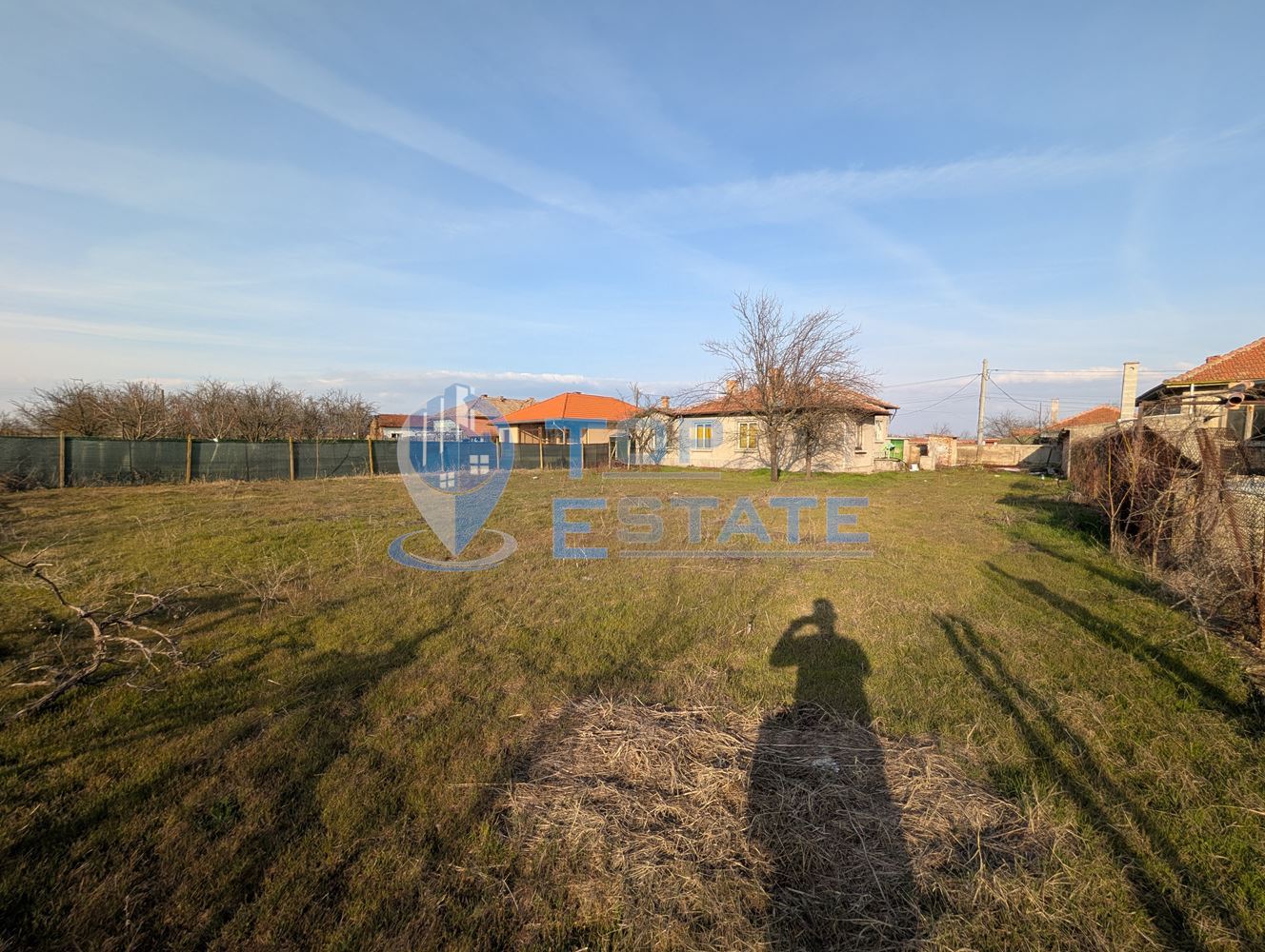 Едноетажна тухлена къща с гараж и кладенец в село Правда - 0