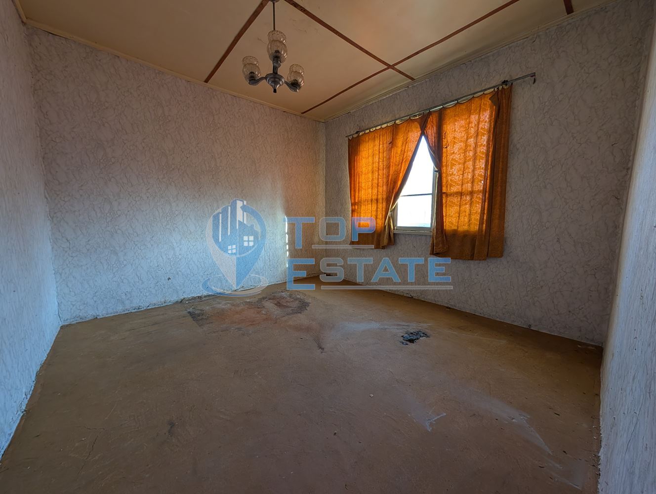 Едноетажна тухлена къща с гараж и кладенец в село Правда - 0