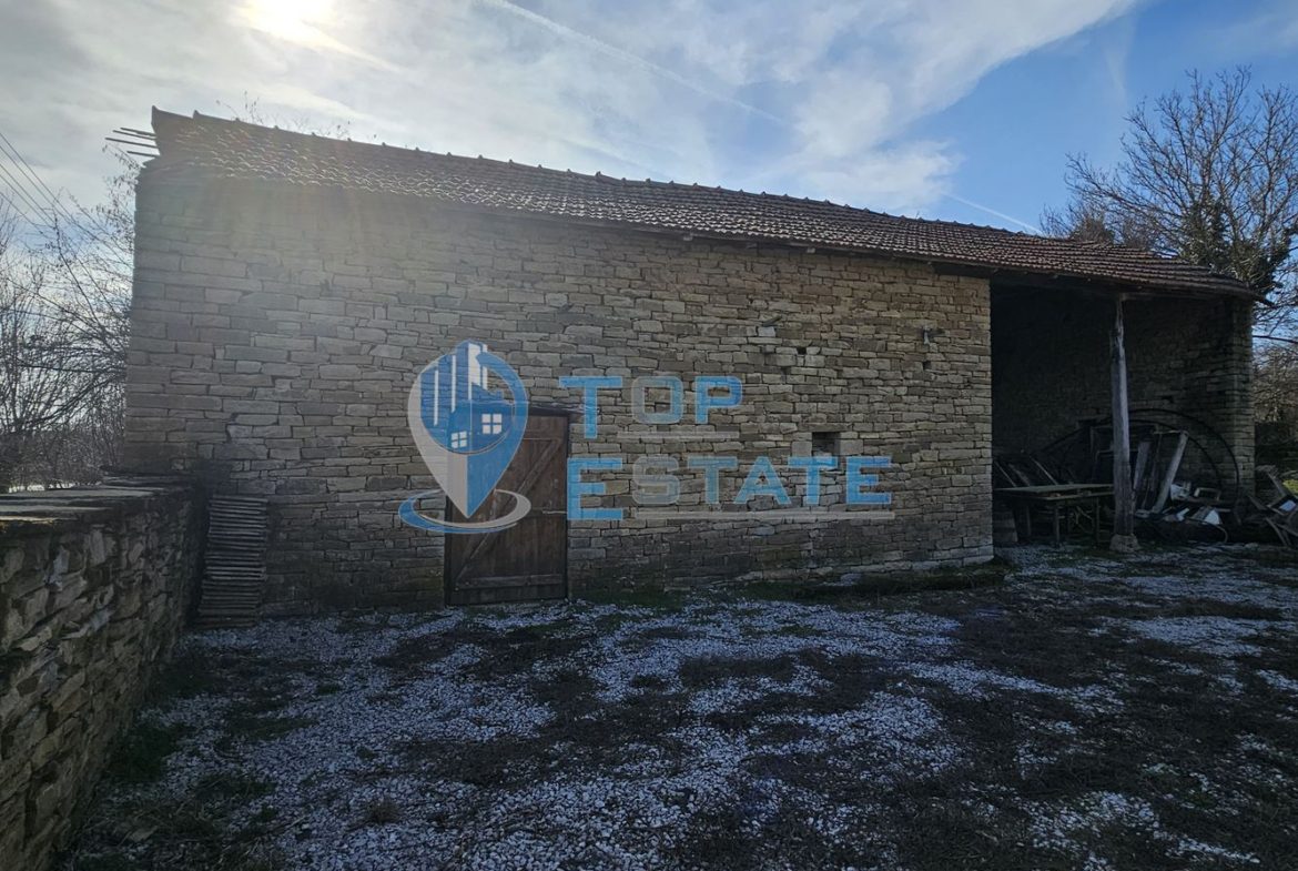 Двуетажна къща след ремонт с голям двор в село Горна Липница, област Велико Търново - 0