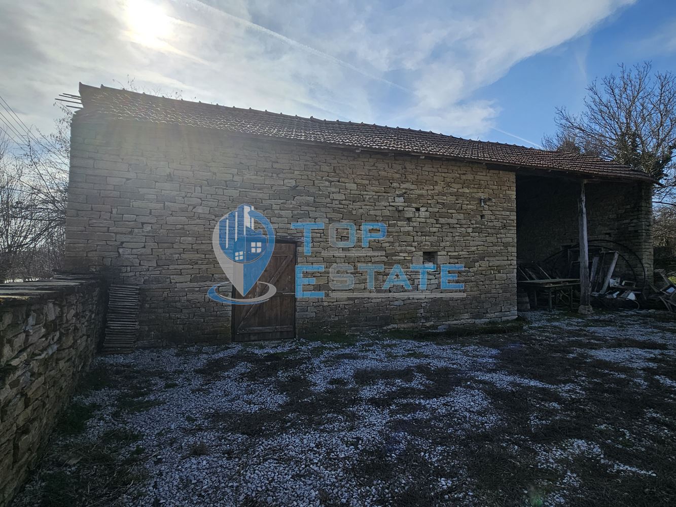 Двуетажна къща след ремонт с голям двор в село Горна Липница, област Велико Търново - 0